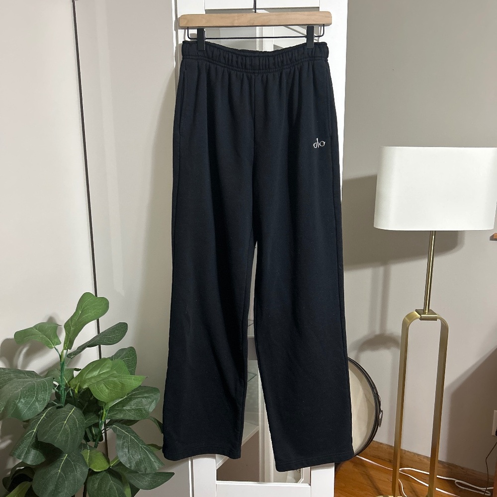ALO Yoga accolade straight leg sweatpants black small